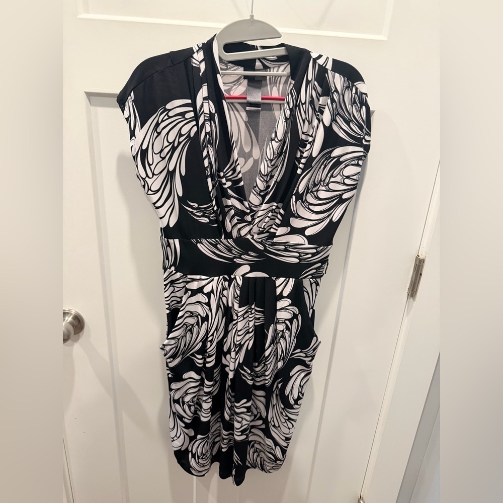 bisou bisou black and white dress Wrap Size 10 Abstract Print Sheath Brunch Olivia Rodrigo Wows in Size:Made to order to create